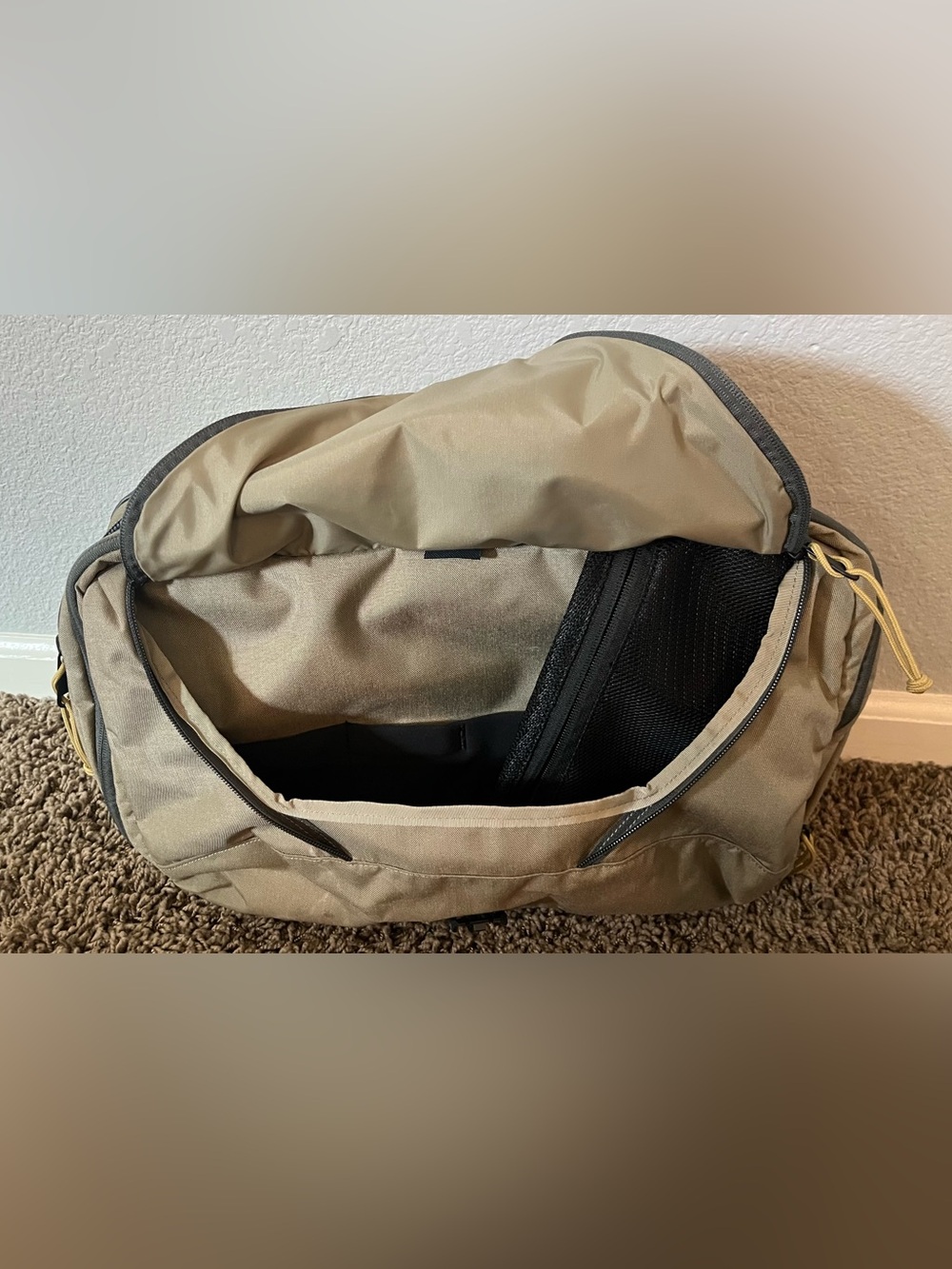 Mystery Ranch 3 Way 18 Expandable briefcase in ponderosa - Picture 4 of 15